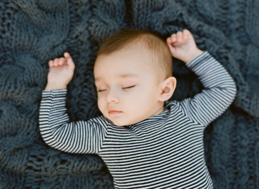 Sleepy baby by Dallas photographers Jenny McCann.