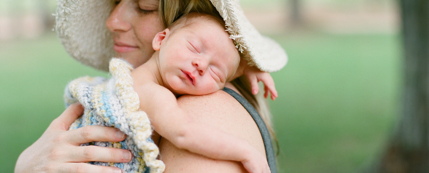 Dallas photographer captures newborn on film.